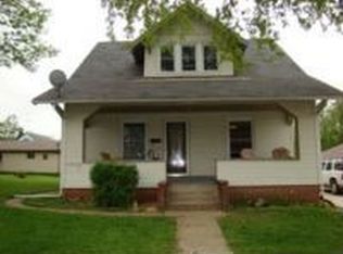 305 E 3rd St, Pella, IA 50219