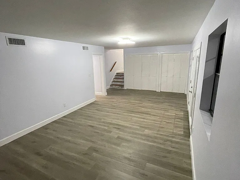1873 Woodleigh Dr W — Photo 17