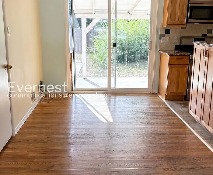 380 Martin Dr — Photo 6