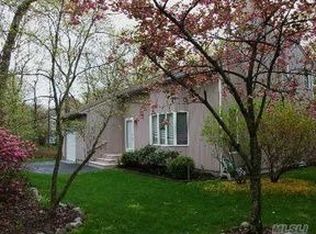 23 Bellows Terrace Rd, Hampton Bays, NY 11946