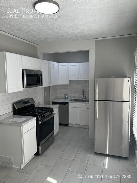 3 bed, 1000 sqft, $1,675 — Photo 3