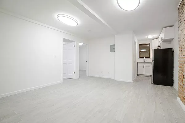 Rented by Green Leaf Management, LLC | media 17