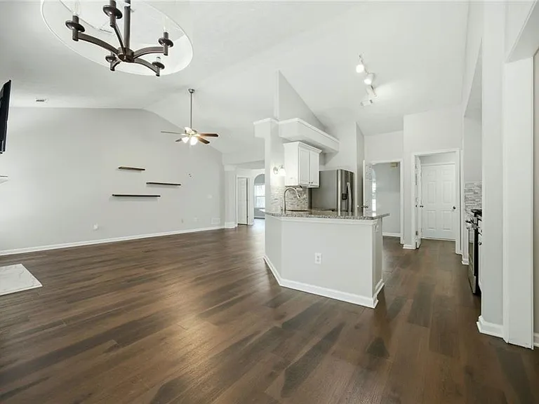 572 Staghorn Ln — Photo 8