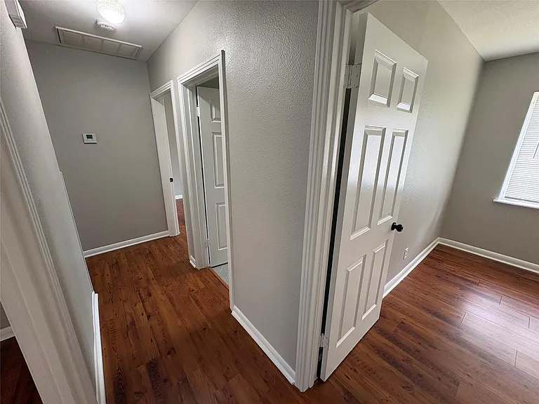 1307 Corona Dr — Photo 12