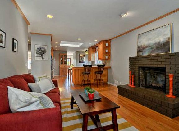 5th image of 1172 Davis St