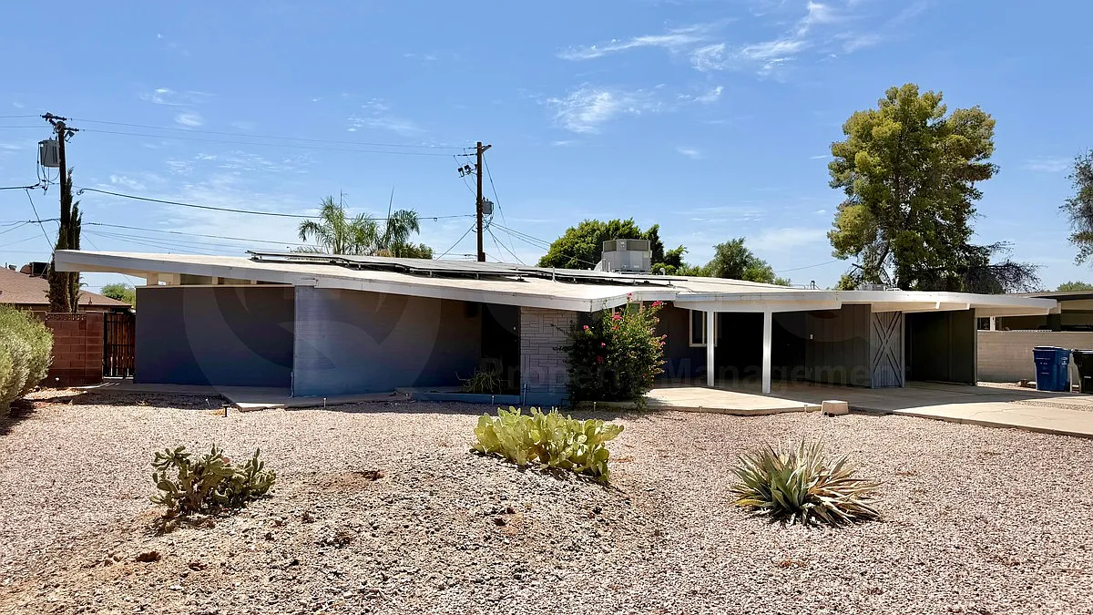 3 bed, 2.0 bath, 1640 sqft, $2,549 — Photo 2