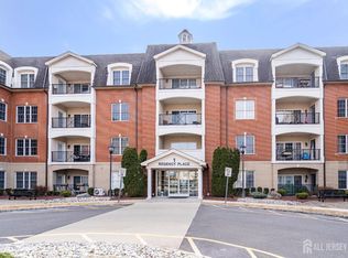 216 Regency Pl, Woodbridge, NJ 07095