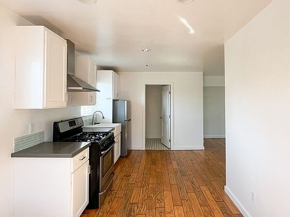 4th image of 3425 Alice St #3427