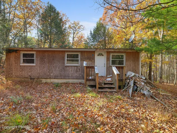 9167 Laurel Dr, Cresco, PA 18326