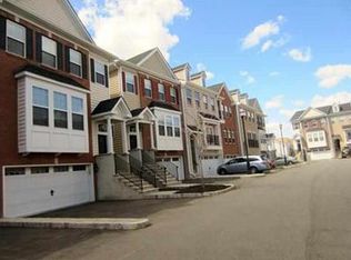 10 Creekside Ct, Secaucus, NJ 07094