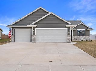 2487 Ballyvaughan Rd, De Pere, WI 54115