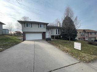 406 Fort St, Papillion, NE 68046