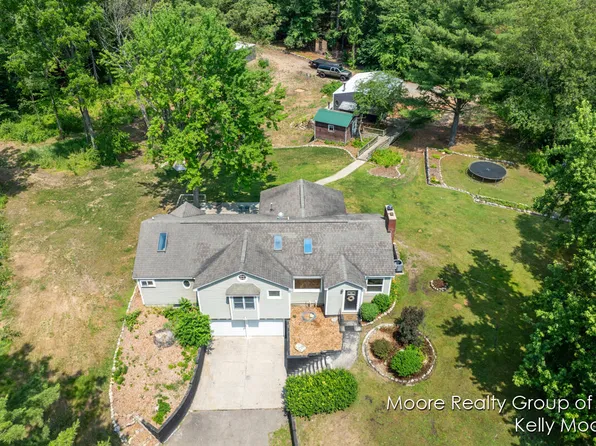 10472 SW Greenville Rd, Greenville, MI 48838