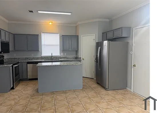 5 bed, 2620 sqft, $3,800 — Photo 3