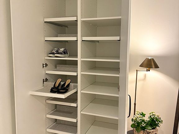 3rd image of 653 N Kingsbury St APT 2201