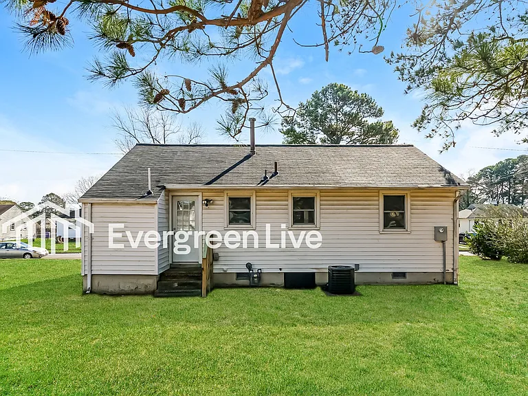 1820 N Lakeland Dr — Photo 14