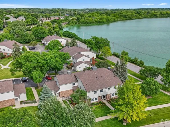 884 Bristol Dr Unit 0, Barrington, IL 60010