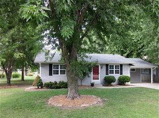 221 E Forest St, Bolivar, MO 65613