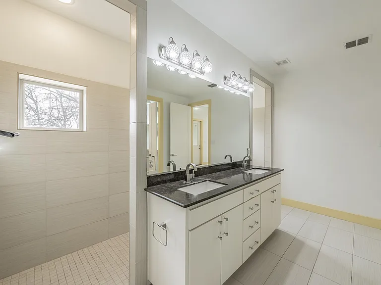 2400 Ridgecrest Dr — Photo 18
