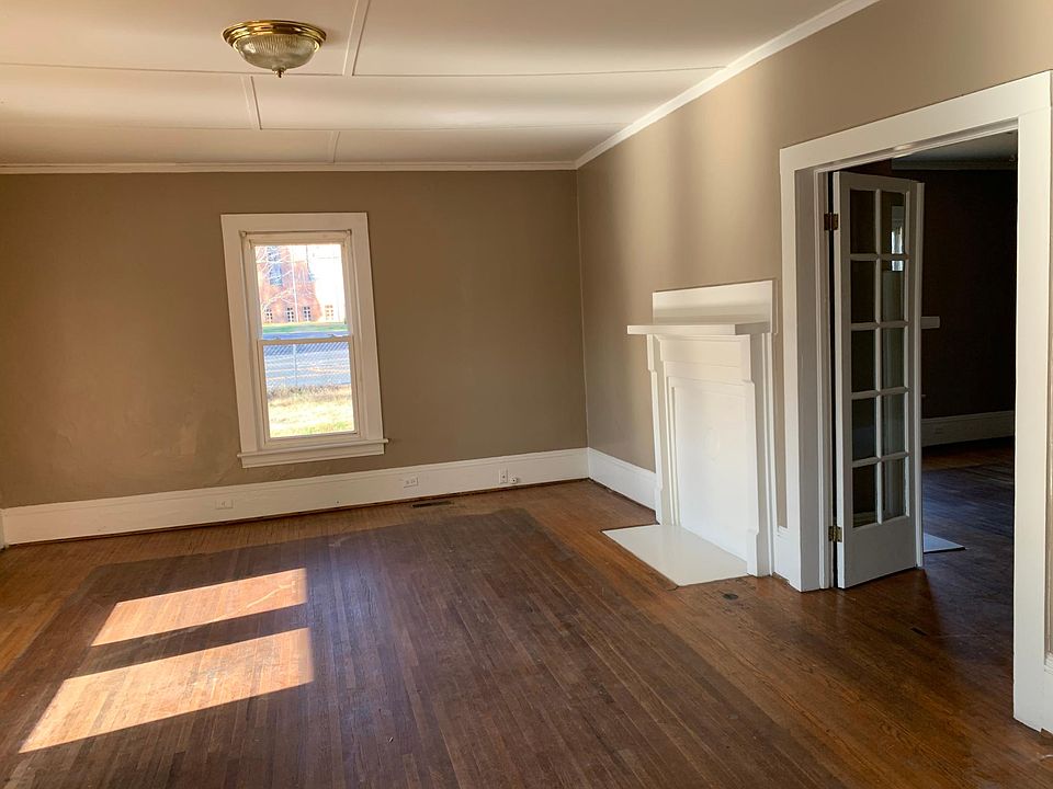 1st image of 212 Moir St