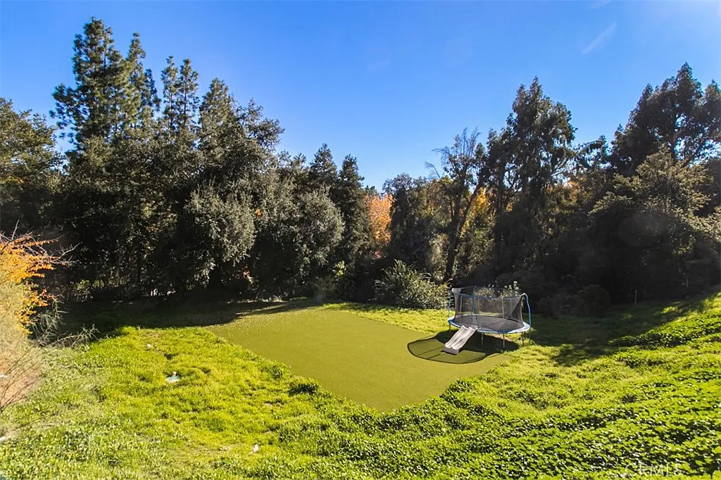 4 bed, 4.5 bath, 2800 sqft, $12,900 — Photo 4