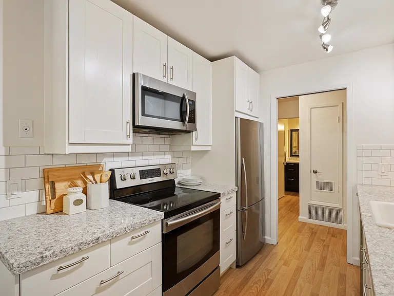 255 S Rengstorff Ave #172 — Photo 5
