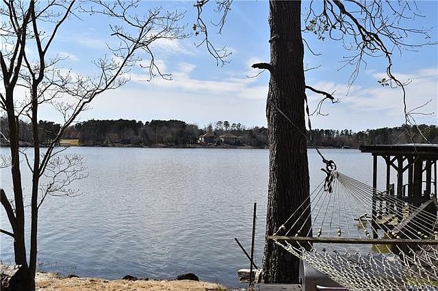 1st image of 105 Luther Dr