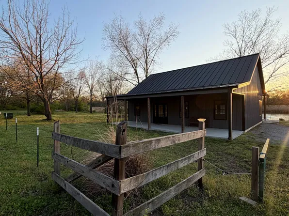 8041 Chittyville Rd, Johnston City, IL 62951