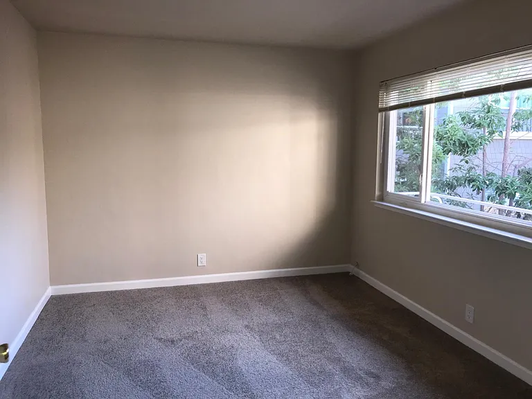 815 E 4th Ave #5 — Photo 16