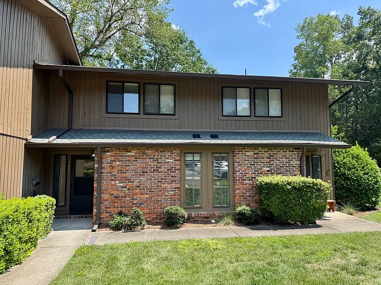 107 Oak Tree Dr — Photo 2