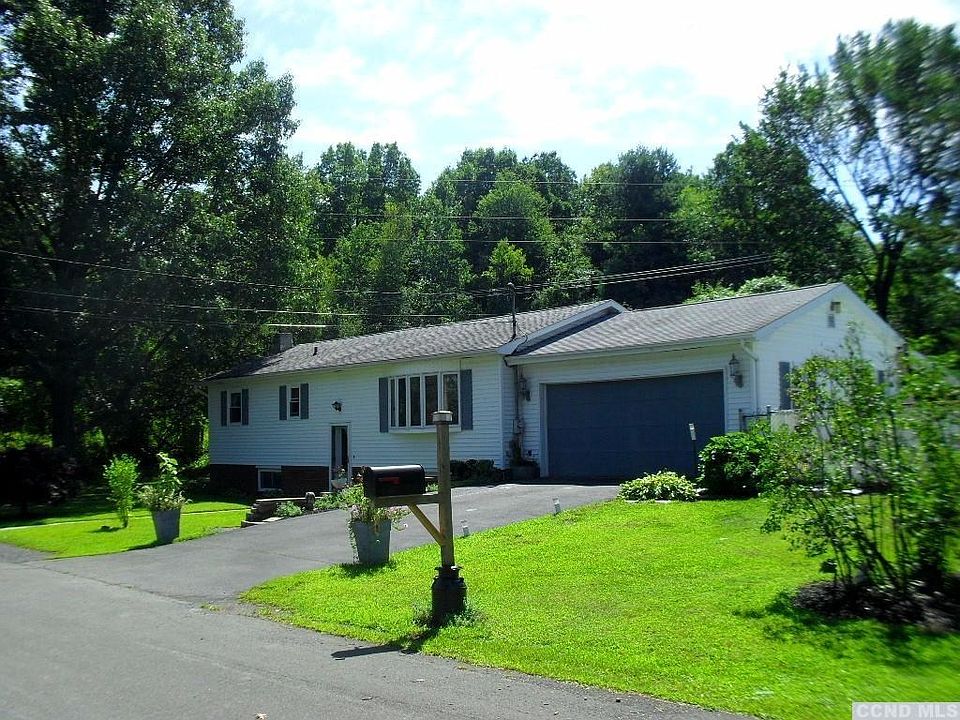 1st image of 40 Lakeview Dr