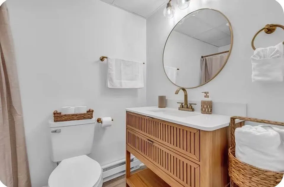174 E Grand Ave #2
