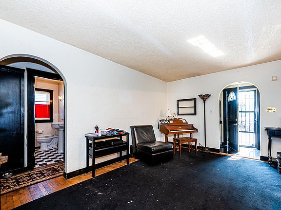 5th image of 862 N Shore Dr