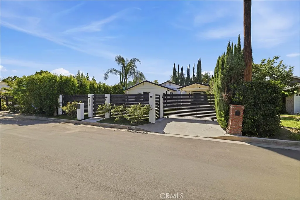 4 bed, 2020 sqft, $7,000 — Photo 2