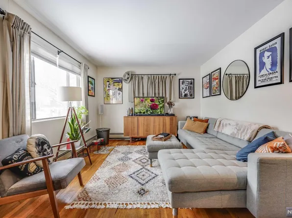 720 8th St, Carlstadt, NJ 07072