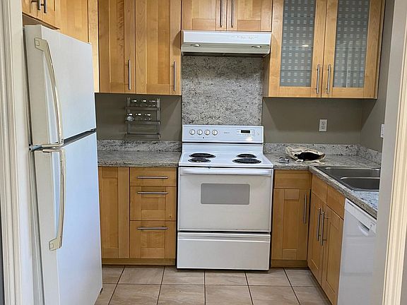 Small but many spacious cabinets including a Lazy Suzan!