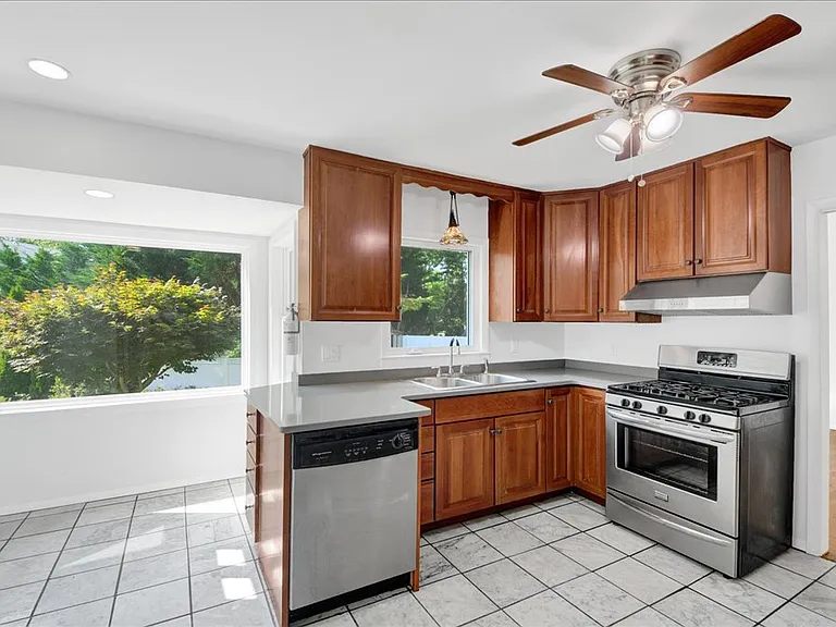 118 Van Etten Blvd — Photo 38