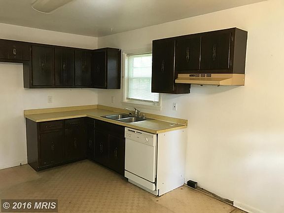 2nd image of 227 Oakridge Dr