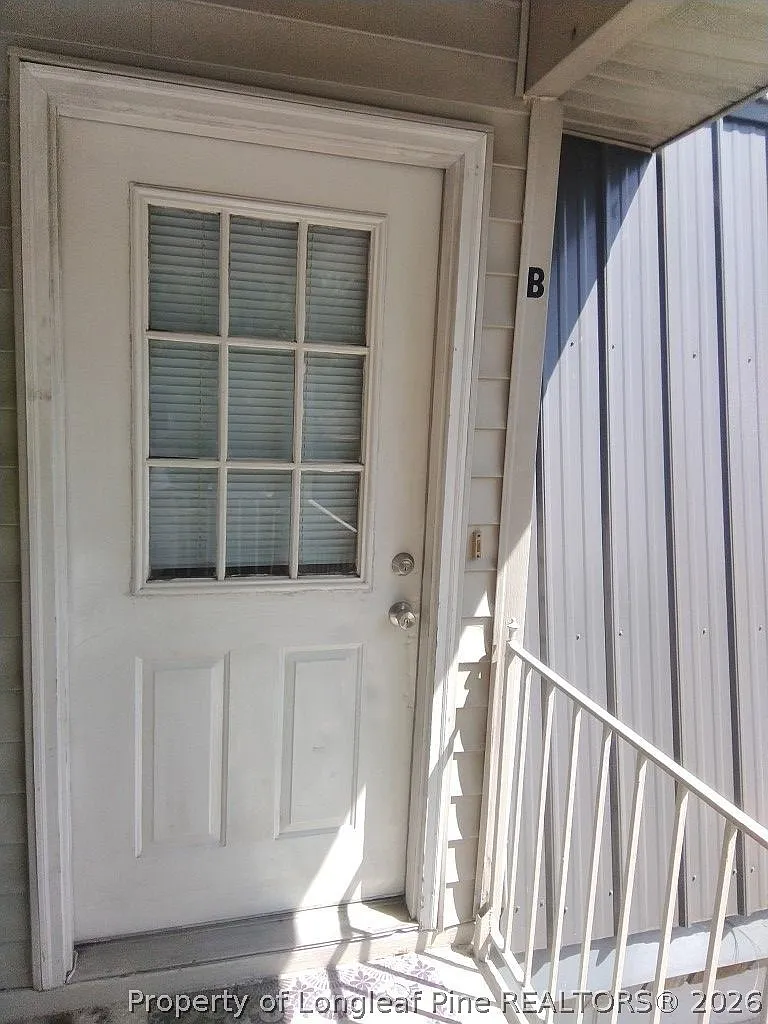 2 bed, 1.0 bath, 800 sqft, $995 — Photo 1