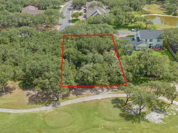 413 Champions Dr, Rockport, TX 78382