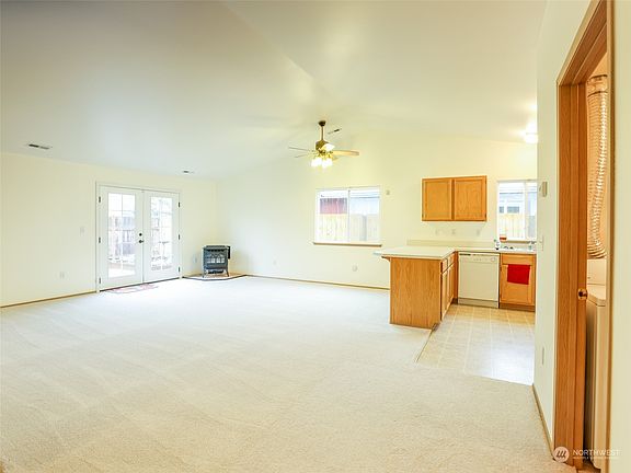 5th image of 19304 46th Drive NE