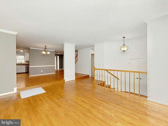3rd image of 5162 Woodfield Dr