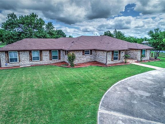 4th image of 590 Shiloh Dr