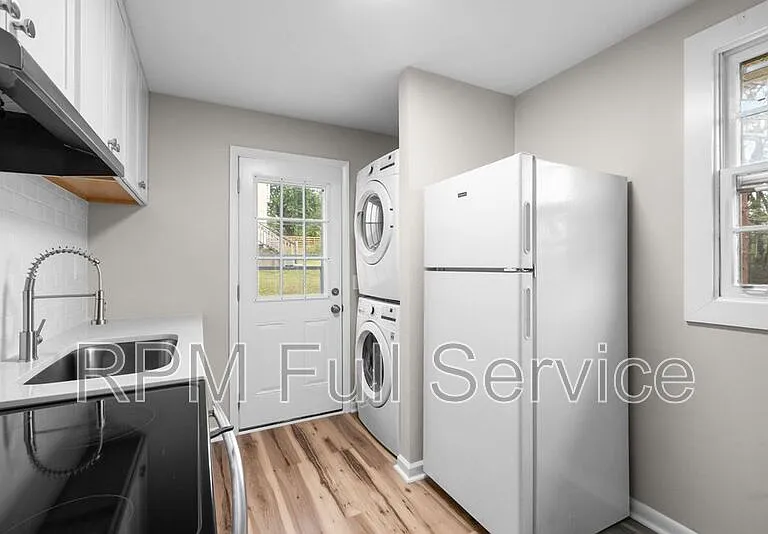 895 W Sharpe Ave #B — Photo 20