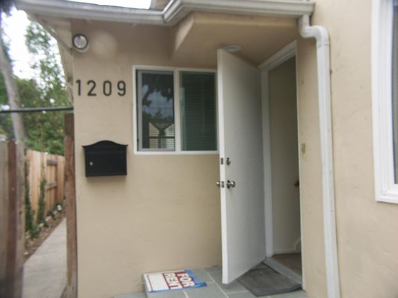 3rd image of 1209 Chino St