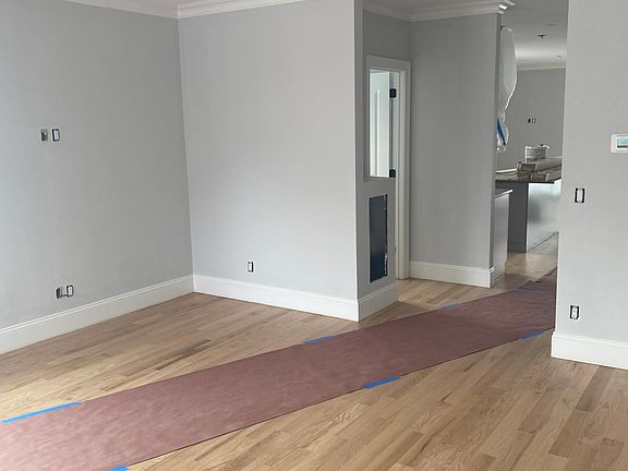 2nd image of 115 Gainsborg Ave E