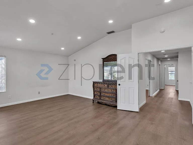 1001 Sandhurst Dr — Photo 51