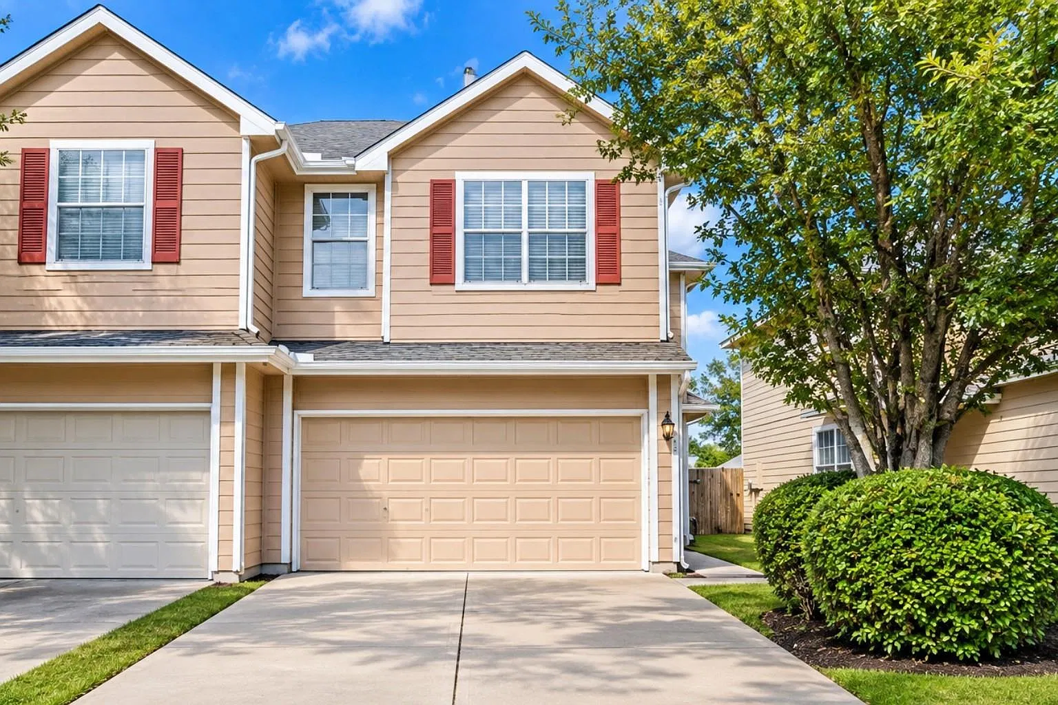 3 bed, 2.5 bath, 1509 sqft, $1,900 — Photo 1