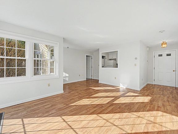 3rd image of 332 Parkside Road #3