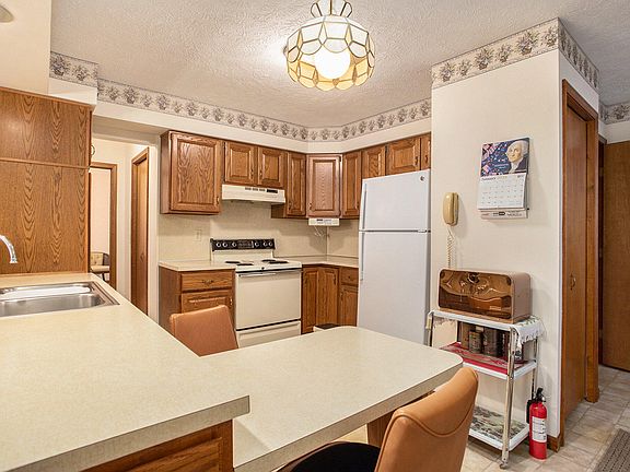 3rd image of 4888 Weston Ave